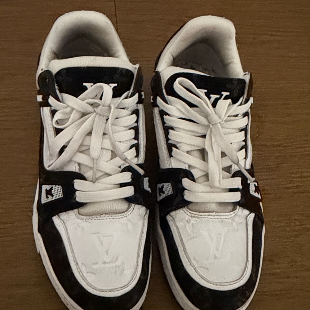 Louis Vuitton Men’s White and Black Low-Top Sneakers - Picture 5 of 5